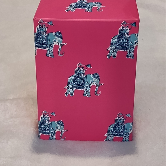 NEW!! LILLY PULITZER Candle 8oz - Picture 7 of 7
